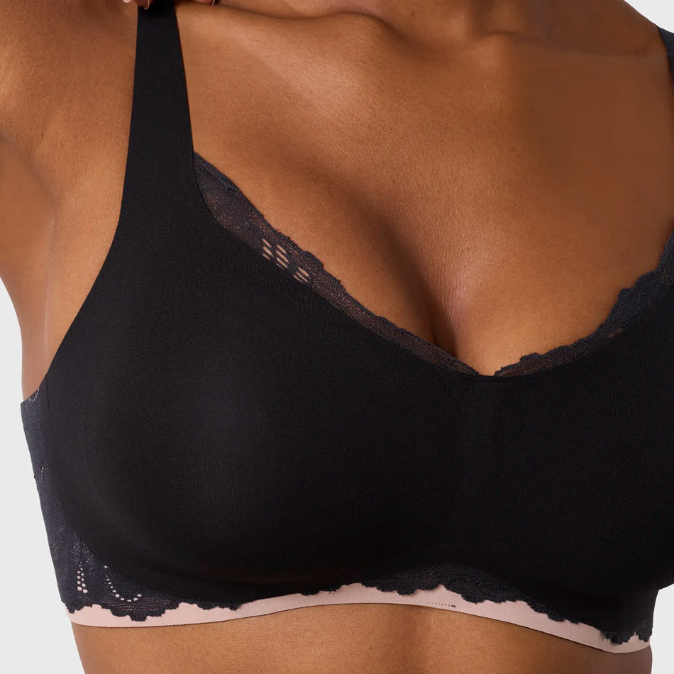 All Color: Noir Lace | Adjustable wireless bra with Lace detail