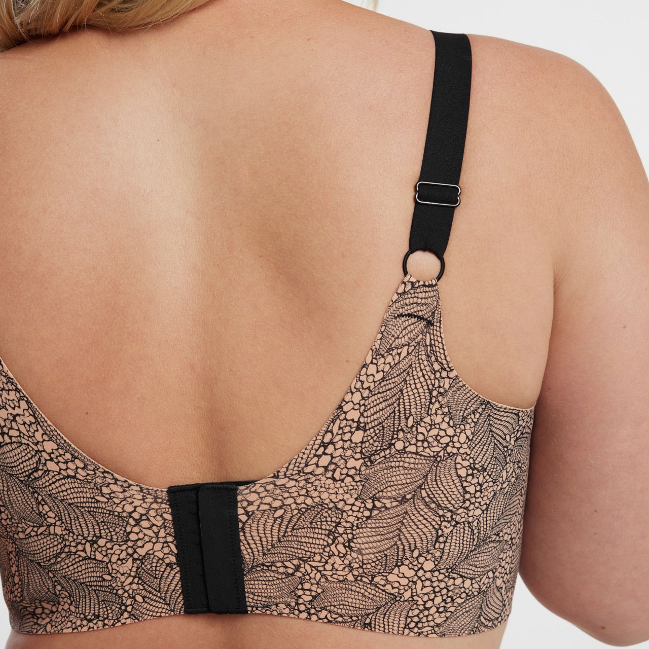 All Color: Black Lace | Adjustable wireless bra with hook and eye in the band