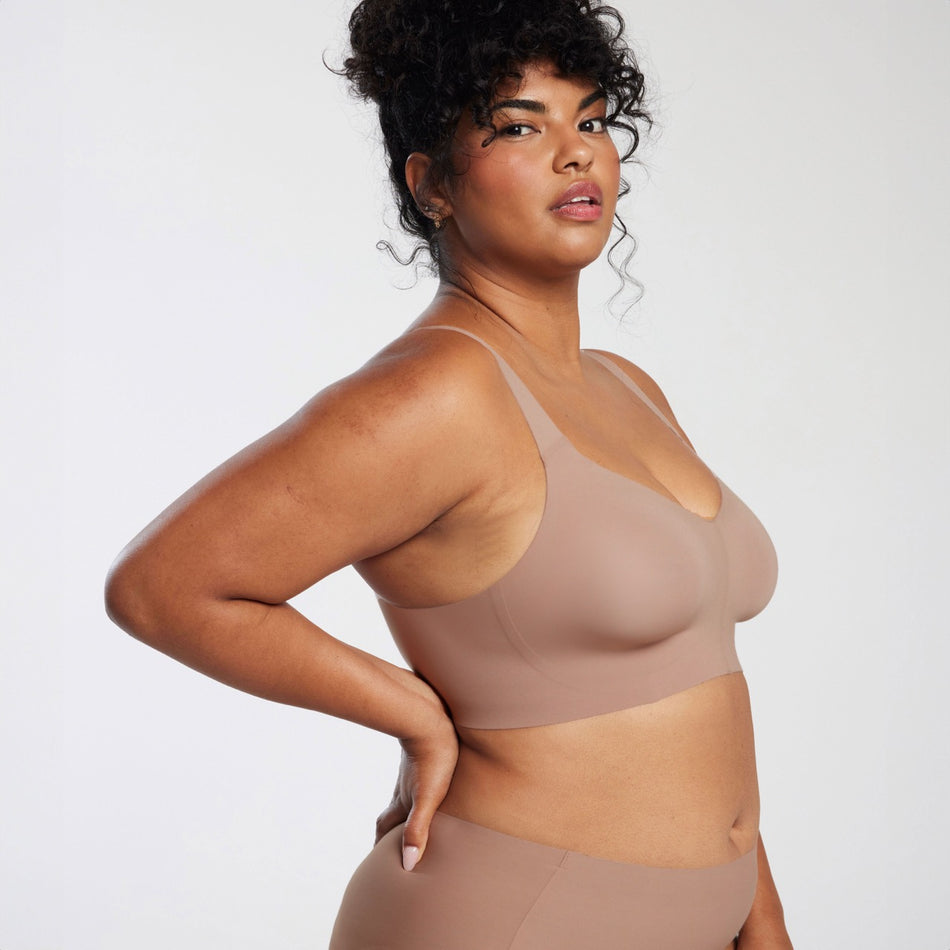 All Color: Willow | Adjustable wireless bra with hook and eye in the band