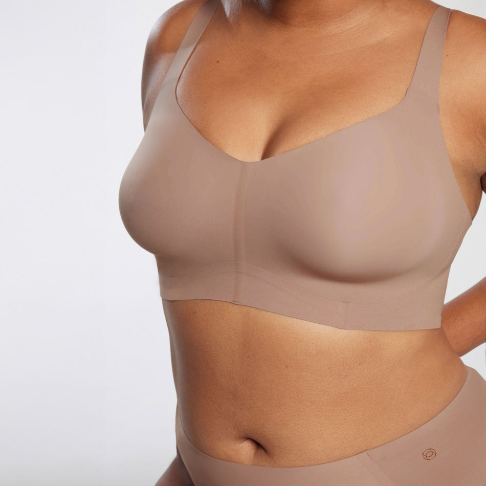 All Color: Willow | Adjustable wireless bra with hook and eye in the band