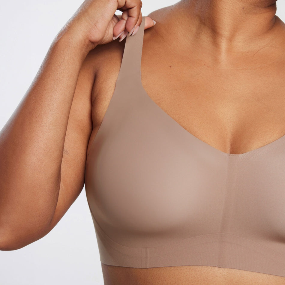 All Color: Willow | Adjustable wireless bra with hook and eye in the band