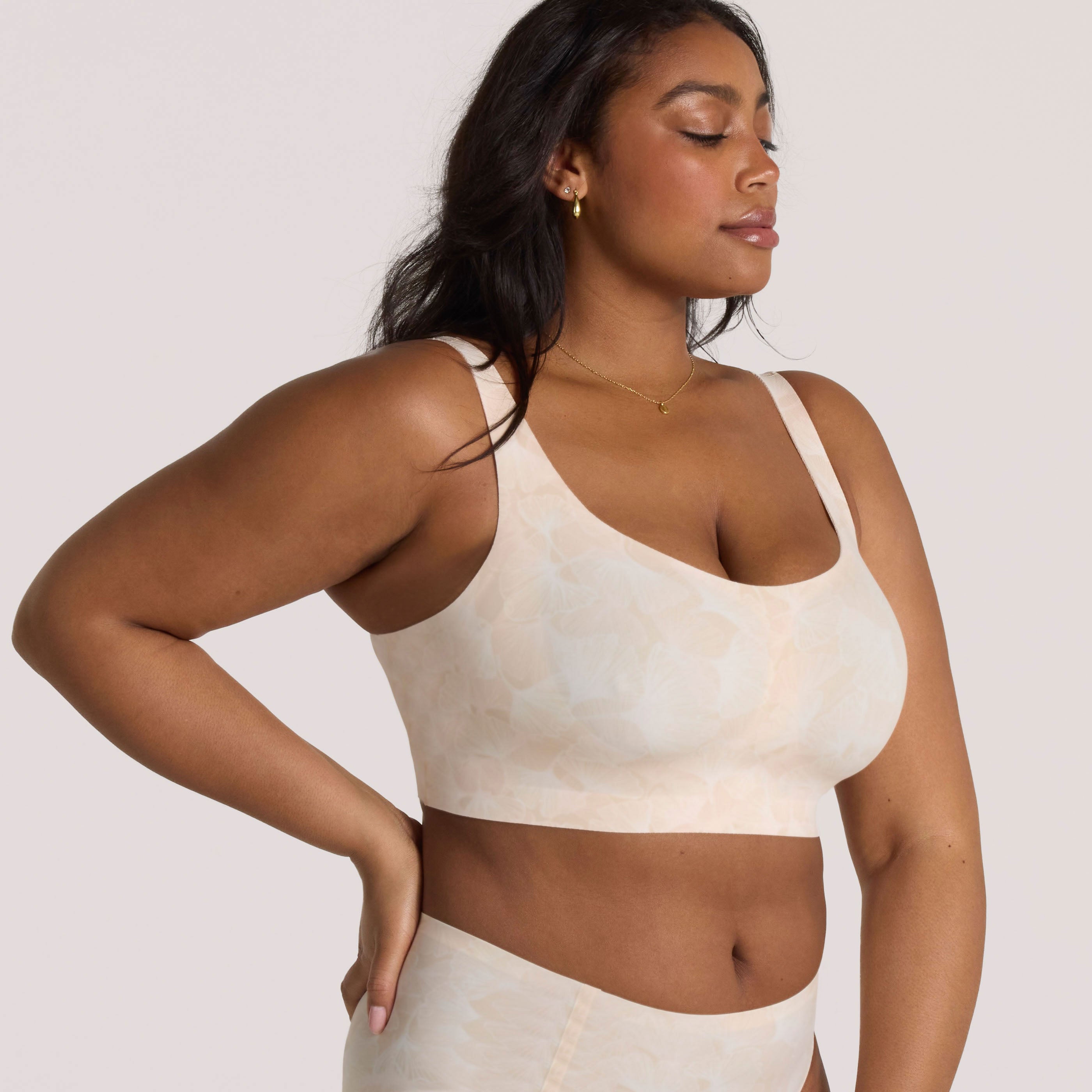 All Color: Champagne Ginkgo | Low neckline wireless seamless bra