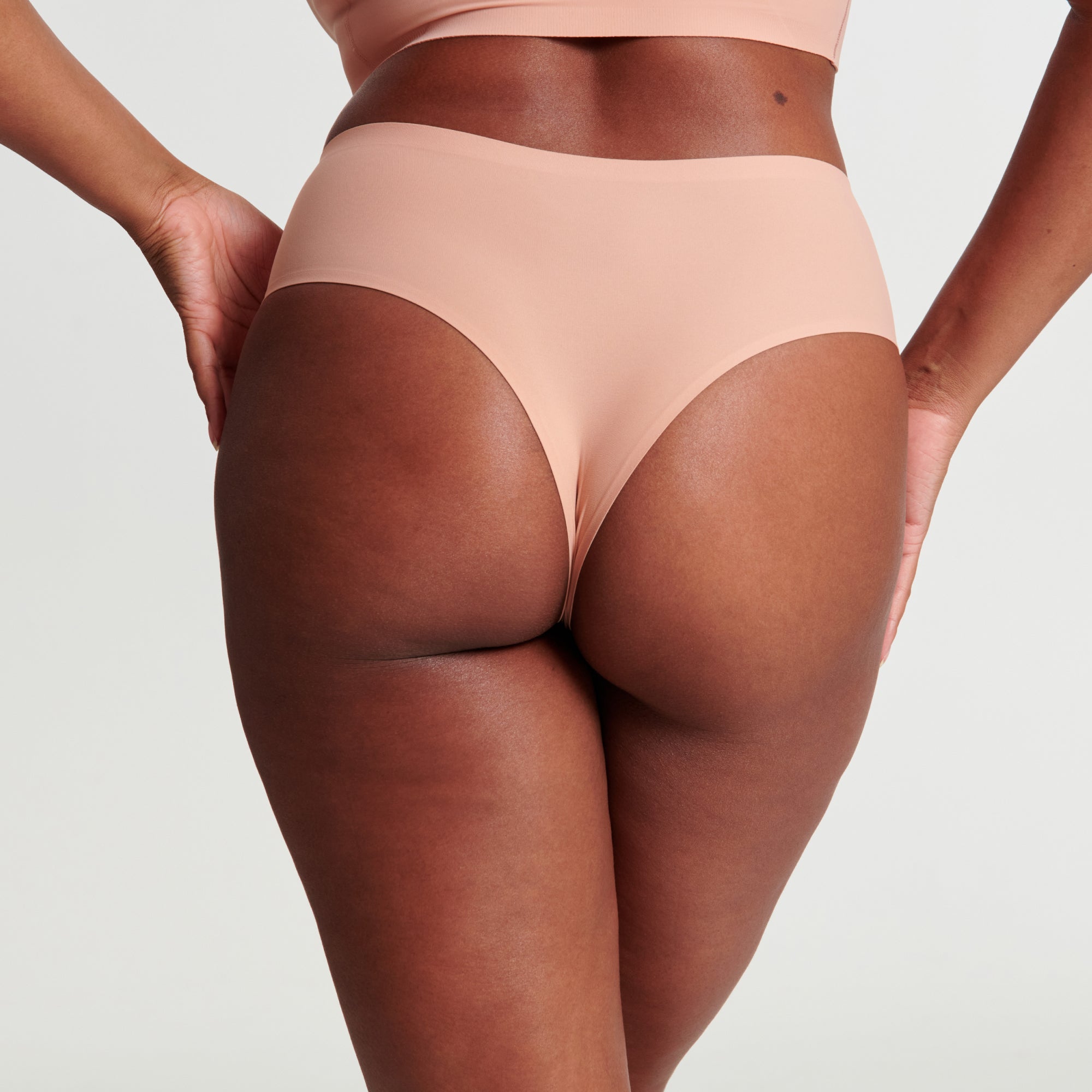 Seamless High-Waisted Thong: Comfortable Underwear for Women – Evelyn &  Bobbie