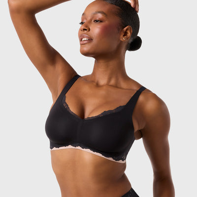 All Color: Noir Lace | Adjustable wireless bra with Lace detail