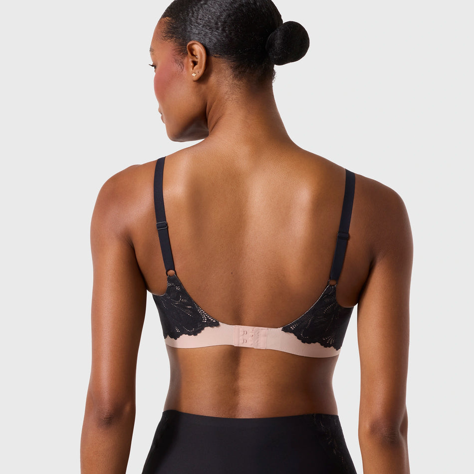 All Color: Noir Lace | Adjustable wireless bra with Lace detail