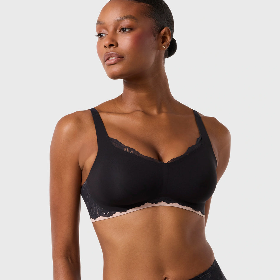 All Color: Noir Lace | Adjustable wireless bra with Lace detail